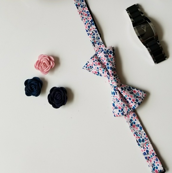 EXPRESS MODERN BOW TIE - NWOT - Picture 2 of 3